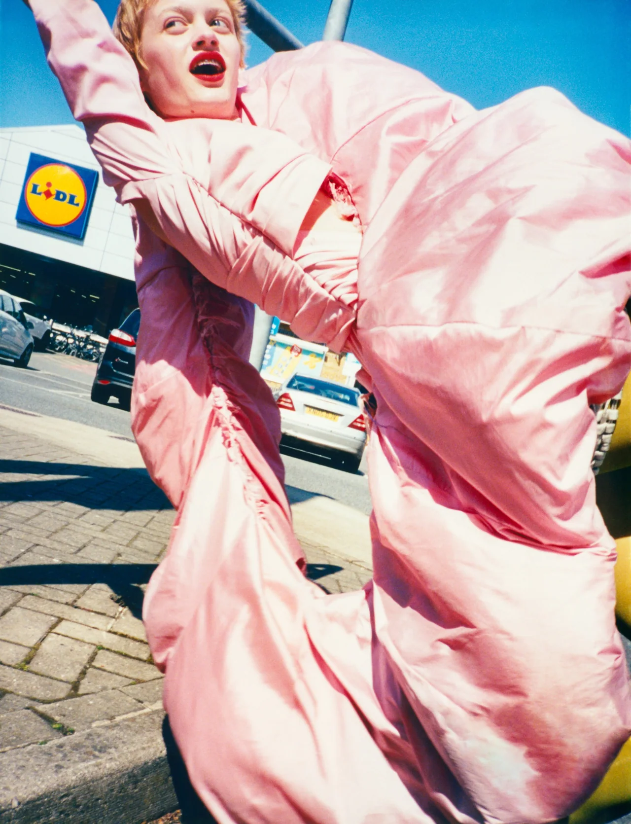 London, Apr 23, Tofjan